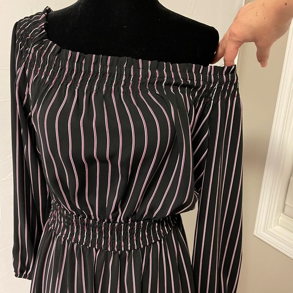 NWOT Dynamite off the shoulder dress - Picture 2 of 5